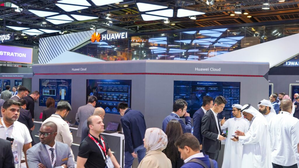 قمة هواوي كلاود 2024 تستكشف دور السحابة بالذكاء الاصطناعي في تحفيز التحول الرقمي الذكي لمختلف القطاعات 1 IMG 20241015 WA0010