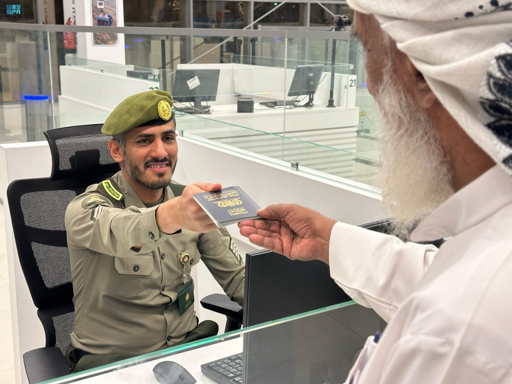 جوازات-منفذ-الوديعة-تستقبل-ضيوف-الرحمن-القادمين-للعمرة-خلال-رمضان