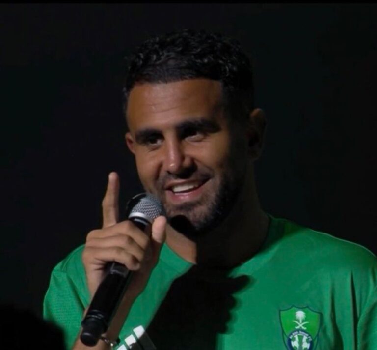 رياض-محرز-لجماهير-الأهلي:-“أعدكم-الموسم-القادم-سنجلب-الدوري”.-فيديو