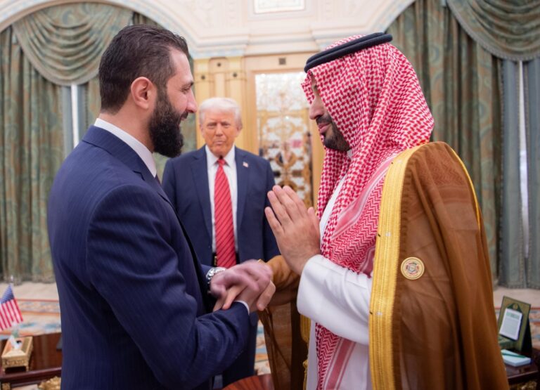ولي-العهد-وترامب-يجتمعان-بالرئيس-السوري-عقب-رفع-العقوبات
