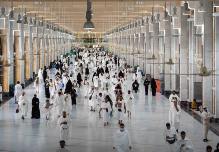للحجاج.-الإقرار-الجمركي-ضرورة-عند-حمل-أكثر-من-60-ألف-ريال