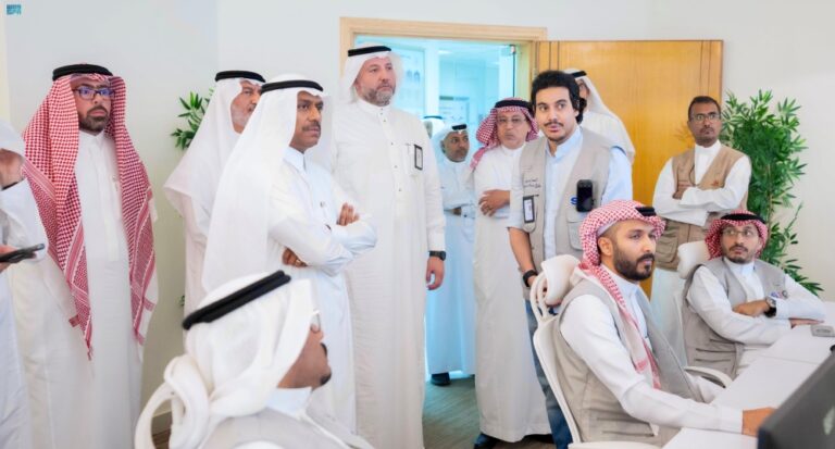 مكة-المكرمة.-نائب-وزير-الحج-يطلع-على-جاهزية-خدمات-ضيوف-الرحمن