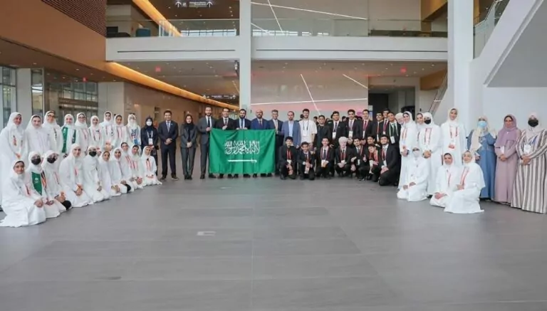 جامعة-الملك-عبد-العزيز-تعلن-القبول-المباشر-للفائزين-في-آيسف-2025