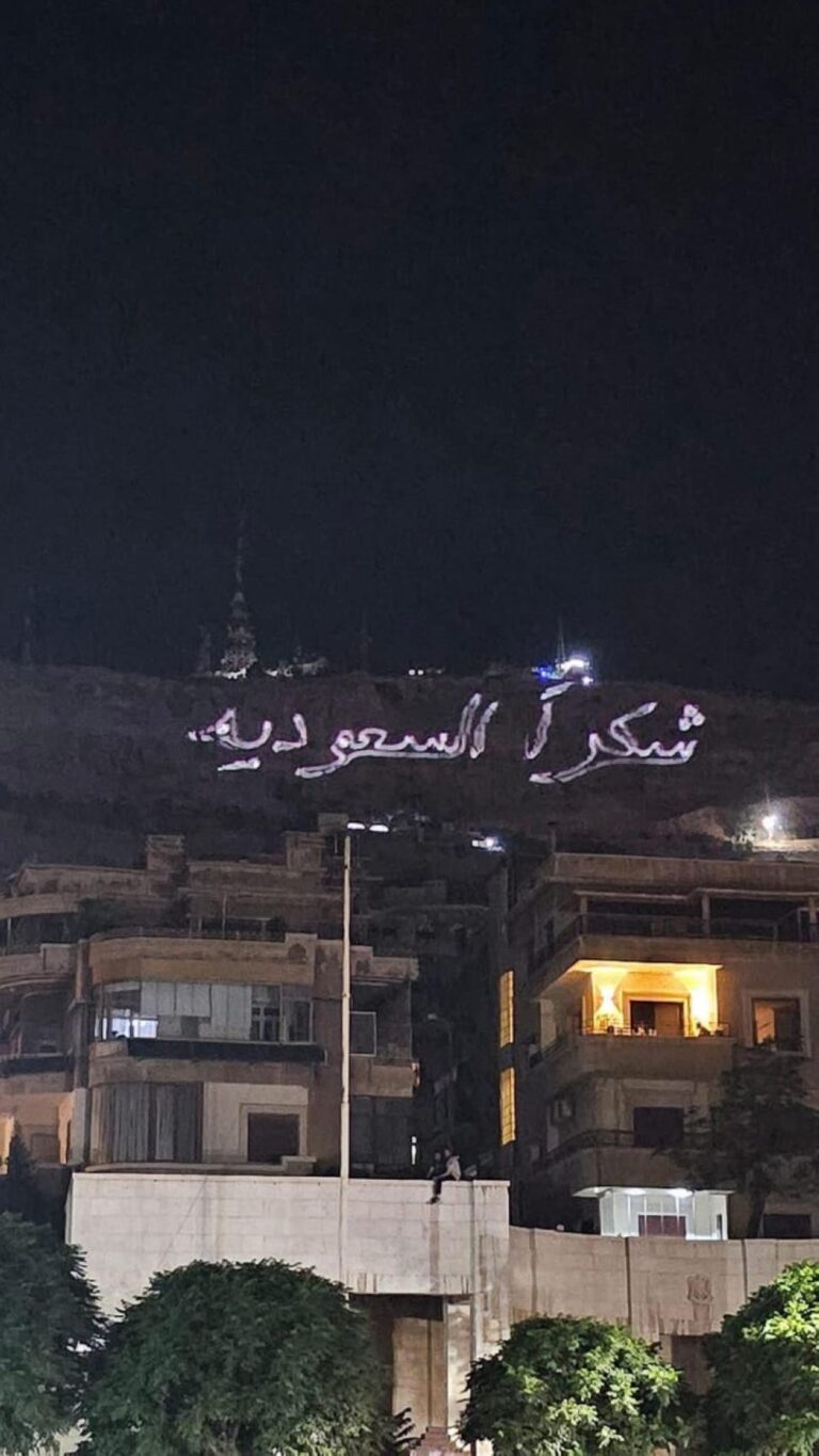 سوريا-تتزين-بـ”شكرا-السعودية”-بعد-وساطة-ولي-العهد-في-رفع-العقوبات