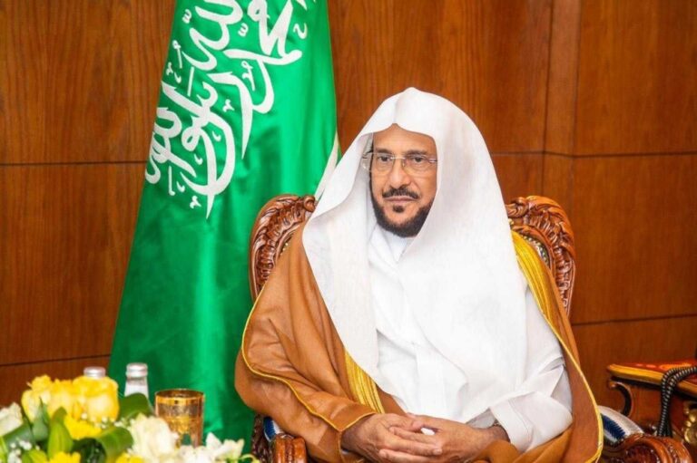 300-عالم-وداعي-لتقديم-الفتاوى-الشرعية-لحملات-حجاج-الداخل-لحج-1446