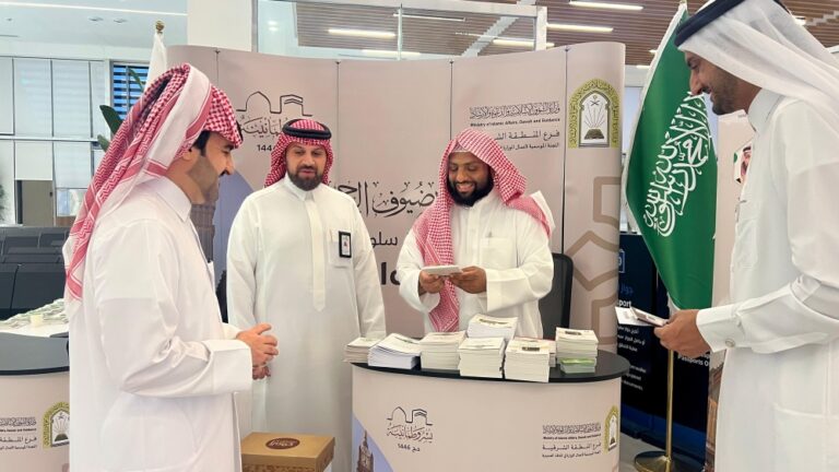 835-مطبوعة.-“الشؤون-الإسلامية”-تواصل-تقديم-خدماتها-لحجاج-قطر