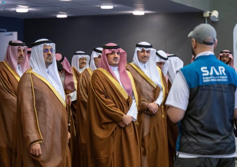 وزير-الداخلية-يتابع-سير-العمل-في-مركز-العمليات-بقطار-المشاعر-المقدسة