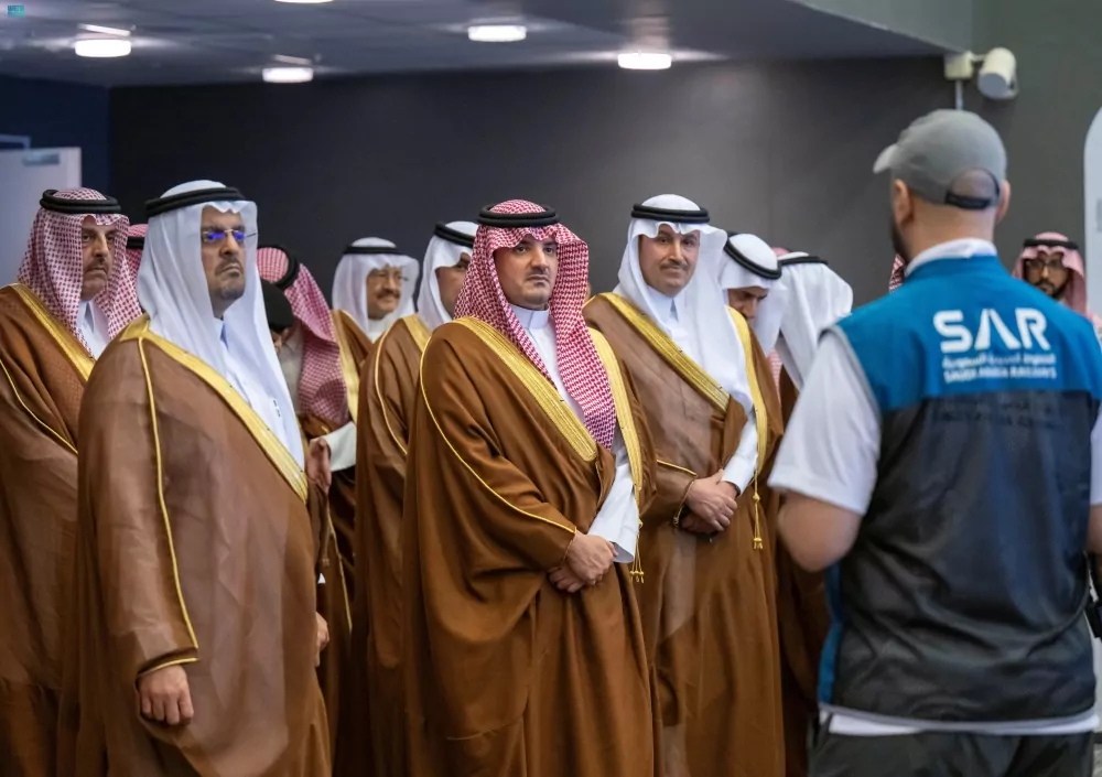 وزير-الداخلية-يتابع-سير-العمل-في-مركز-العمليات-بقطار-المشاعر-المقدسة