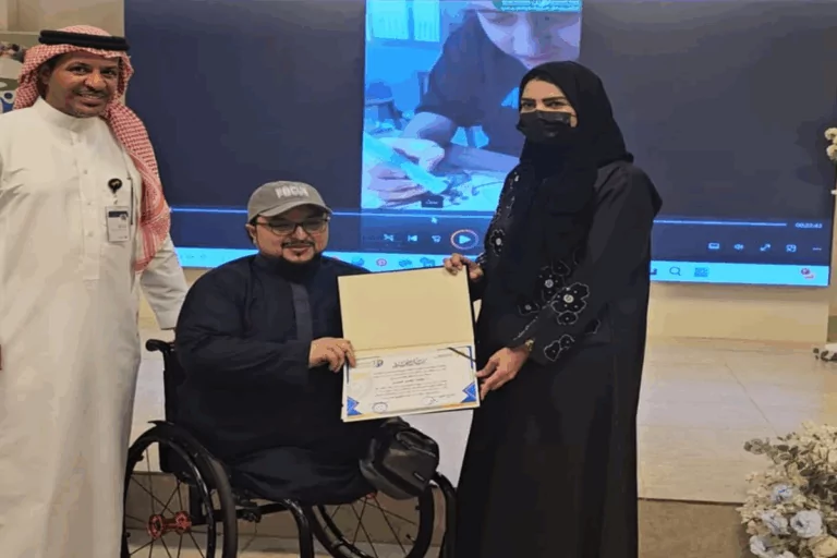 تكريم محمد أزهر حسين خلال فعاليات ملتقى اليوم العالمي للتوحد 2025
