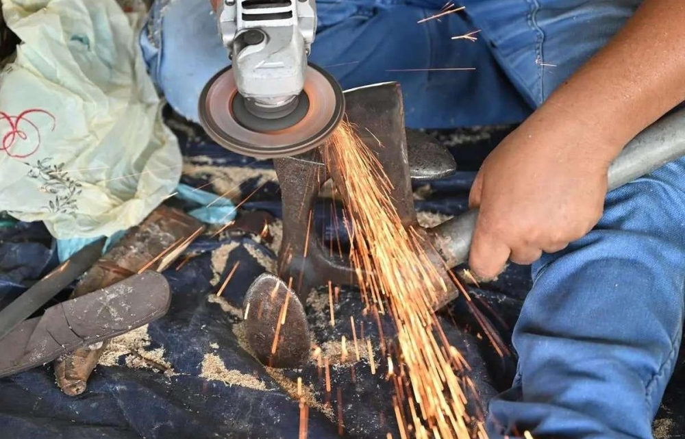 الحدادة-وسن-السكاكين-في-جازان.-إرث-يتجدد-مع-قدوم-عيد-الأضحى