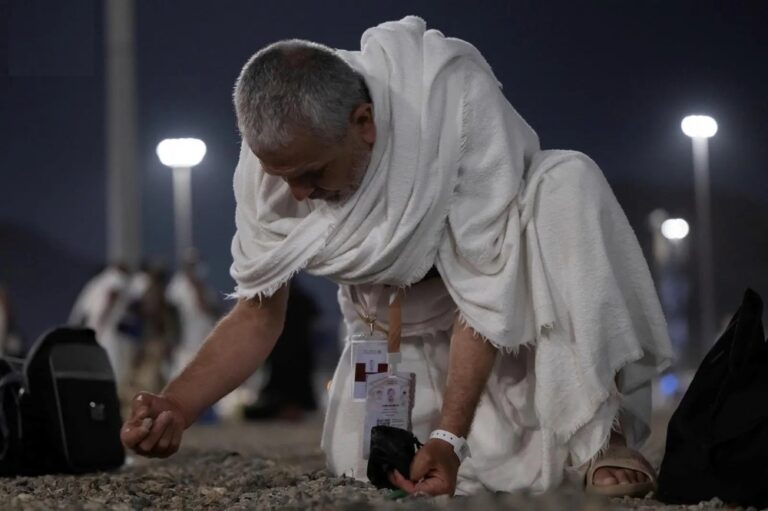 ضيوف-الرحمن-يستقرون-في-مشعر-مزدلفة-ويبدأون-جمع-الجمرات