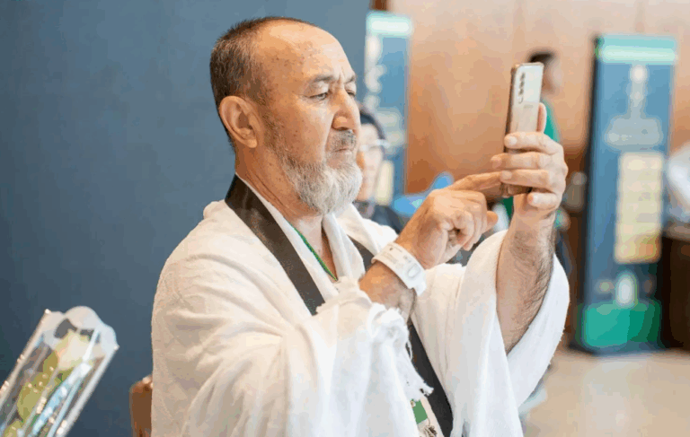 من-جدة-إلى-منى.-ضيوف-خادم-الحرمين-يوثقون-رحلتهم-الإيمانية
