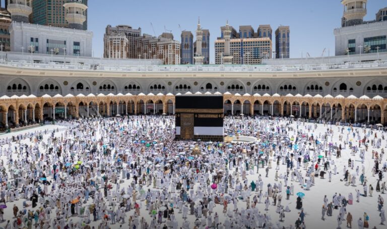 إتاحة-إصدار-شهادات-إتمام-الحج-عبر-تطبيق-“نسك”.-كيف-تحصل-عليها؟