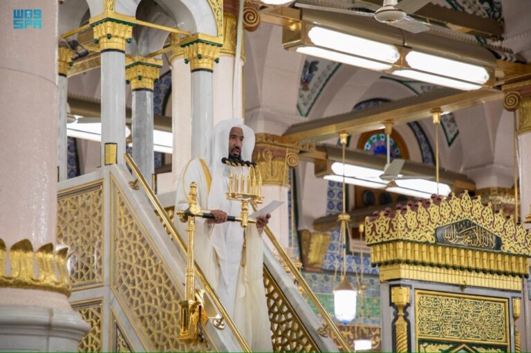 النقوش-والخطوط-على-جدران-المسجد-النبوي-تجسّد-إرثًا-فنيًا-وحضاريًا