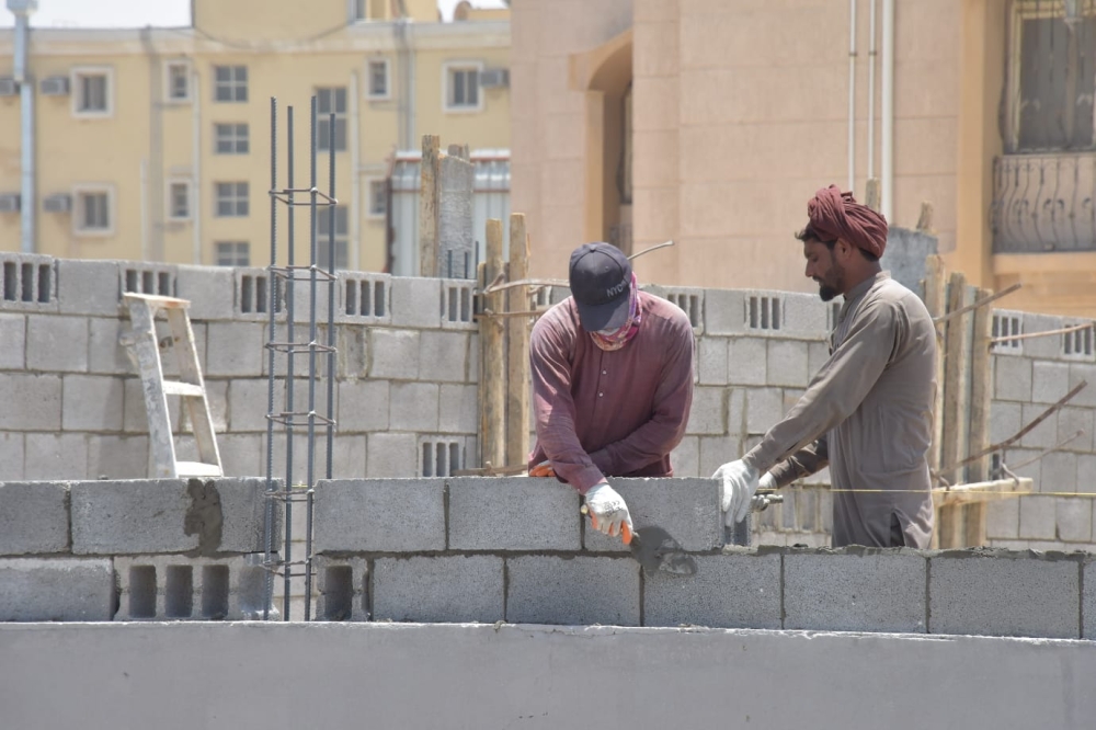 عاجل:-بأول-أيام-التطبيق.-”اليوم“-ترصد-مخالفات-لقرار-حظر-العمل-تحت-أشعة-الشمس