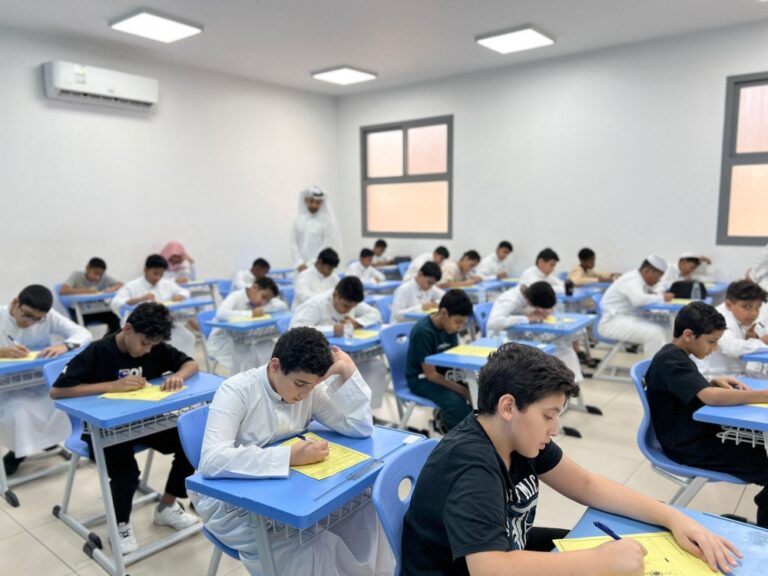 «التعليم»-تُجيز-استخدام-الحاسبة-غير-المبرمجة-وتمنع-الجوالات-في-الاختبارات-عاجل