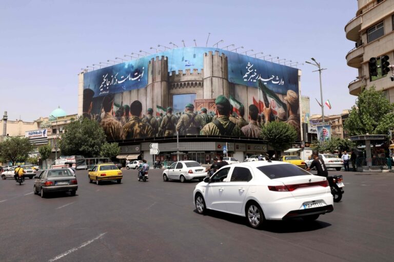 بعد-وقف-إطلاق-النار.-طهران-تنظم-جنازة-لقادة-وعلماء-قتلوا-بالحرب-السبت
