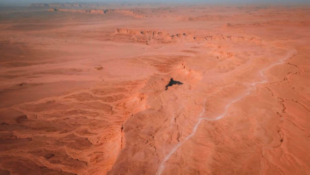 صور|-جبل-طويق.-تاريخ-يمثل-“همة-السعوديين”-ويحمل-مستقبل-مشرق