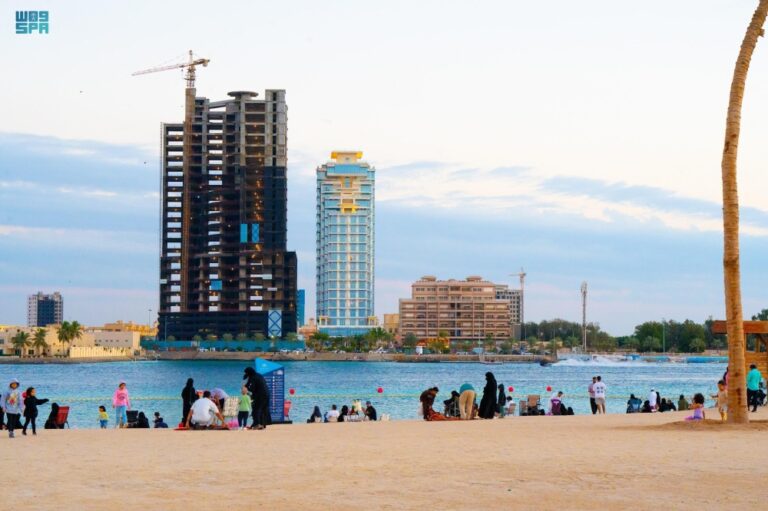 كورنيش-المستقبل-بجدة.-واجهة-للسباحة-والاستمتاع-بالأنشطة-المائية