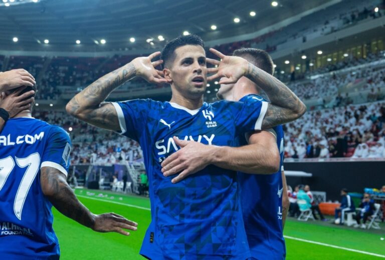 كانسيلو-يرد-على-غوارديولا-قبل-مباراة-الهلال-ومانشستر-سيتي 
