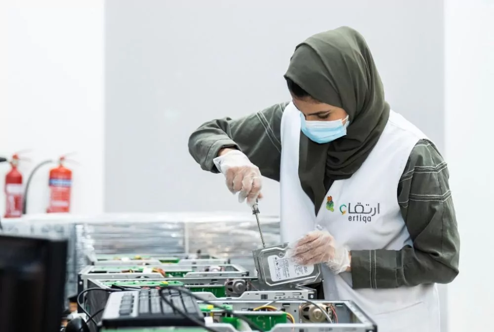لمكافحة-التلوث-الرقمي.-تأهيل-وتوزيع-3200-حاسب-آلي-في-المملكة