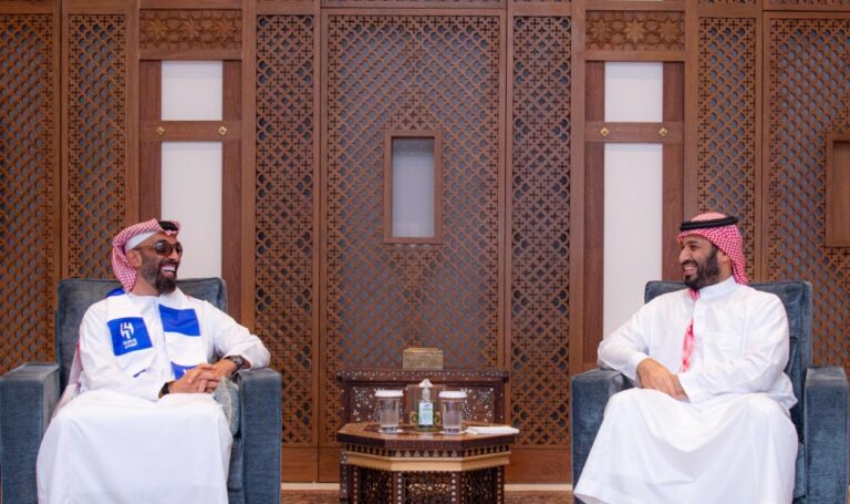 قصر-السلام-في-جدة.-ولي-العهد-يبحث-سبل-تعزيز-العلاقات-مع-نائب-حاكم-إمارة-أبوظبي