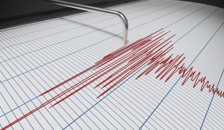 عشرات-السكان-يغادرون-جزرًا-يابانية-هربًا-من-1600-هزة-أرضية