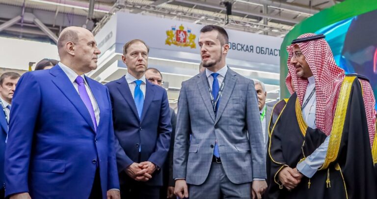 رئيس-وزراء-روسيا-يزور-الجناح-السعودي-في-معرض-“innoprom-2025”