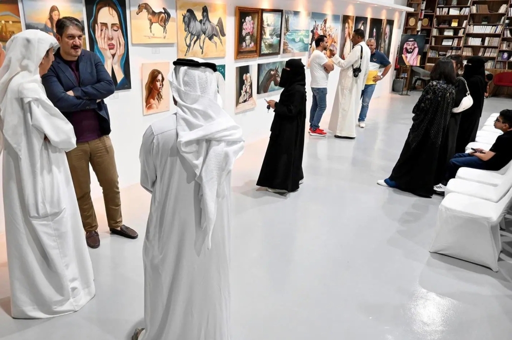 يستمر-7-أيام.-48-عملًا-تشكيليًا-في-معرض-“نافذة”-بالدمام