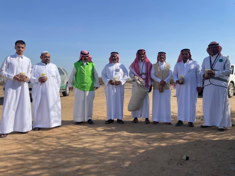 “بيئة-رابغ”-تشارك-في-مبادرة-جمع-بذور-السمر-لدعم-السعودية-الخضراء