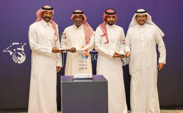 “-جمعية-أصدقاء”-تحتفي-بتخريج-أبناء-اللاعبين-السابقين-في-حفل-“على-خُطى-الأبطال” 