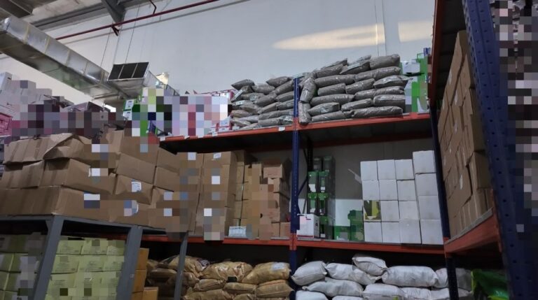 غلق-مستودعين-للغش-في-الأغذية-وحلويات-الأطفال-جنوب-الرياض
