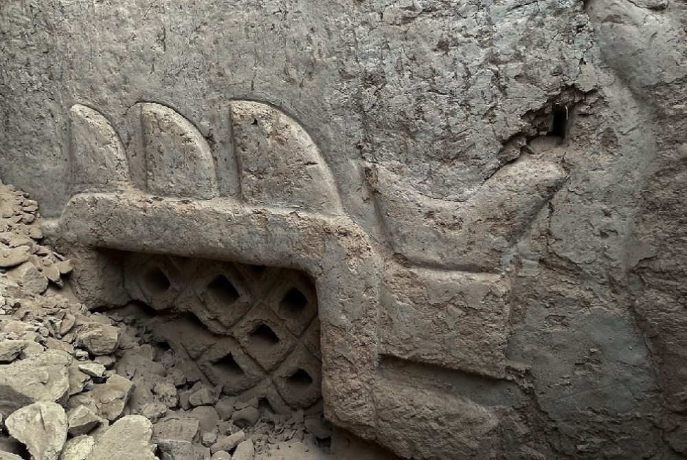 تعود-إلى-3000-عام.-اكتشاف-جدارية-في-البيرو-تبرز-علم-الآثار-البيروفي