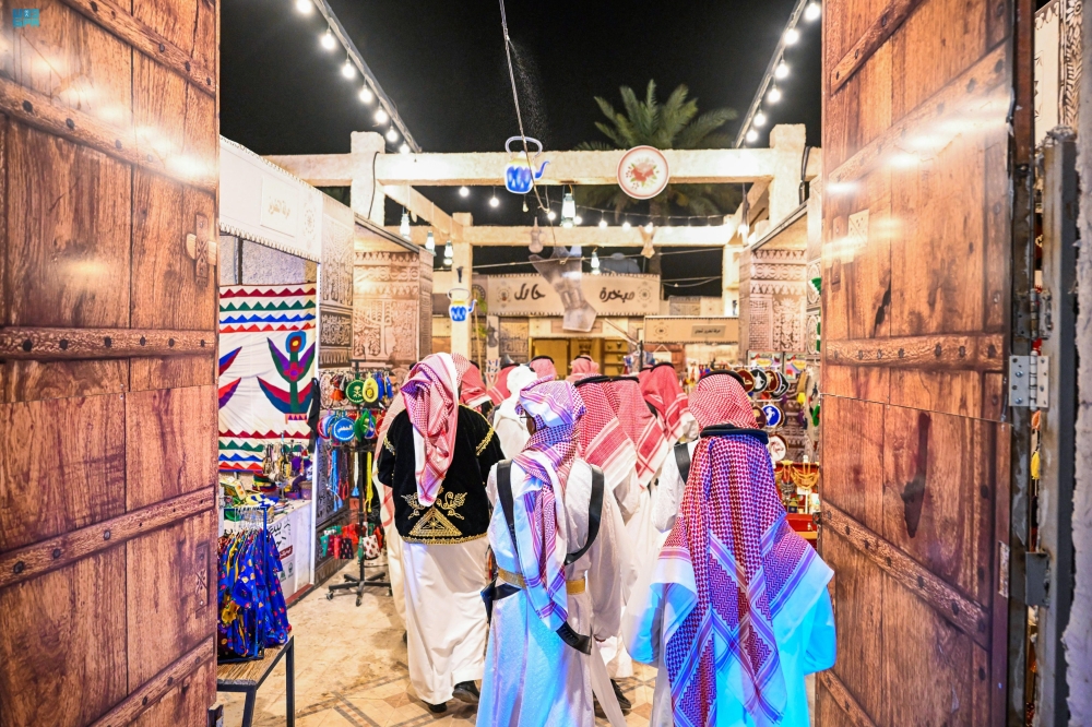 صور|-أكثر-من-95-ألف-زائر-لعروض-مهرجان-بيت-حائل-2025