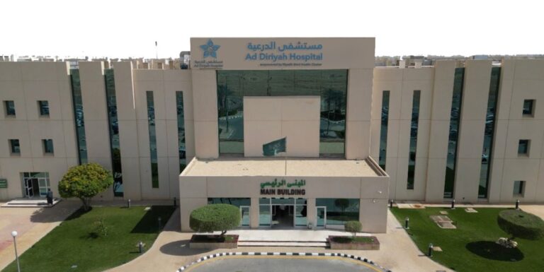 نجاح-أول-عملية-لإزالة-جلطة-دماغية-دون-تدخل-جراحي-في-مستشفى-الدرعية