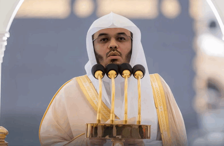 إمام-الحرم:-التعلق-المرضي-بوسائل-التواصل-الرقمية-داء-مهلك