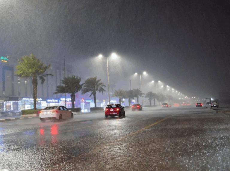 الطقس-في-السعودية.-هطول-أمطار-غزيرة-على-منطقة-جازان