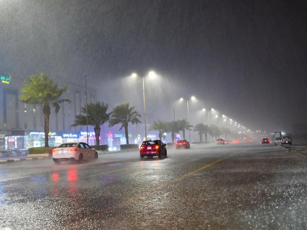 الطقس-في-السعودية.-هطول-أمطار-غزيرة-على-منطقة-جازان