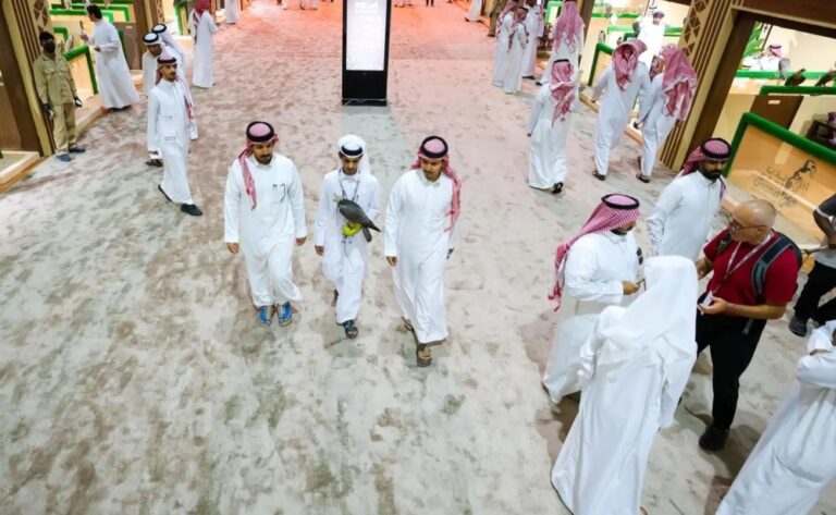 يستمر-20-يومًا.-خبراء-عالميون-يشاركون-في-مزاد-الصقور-بالرياض
