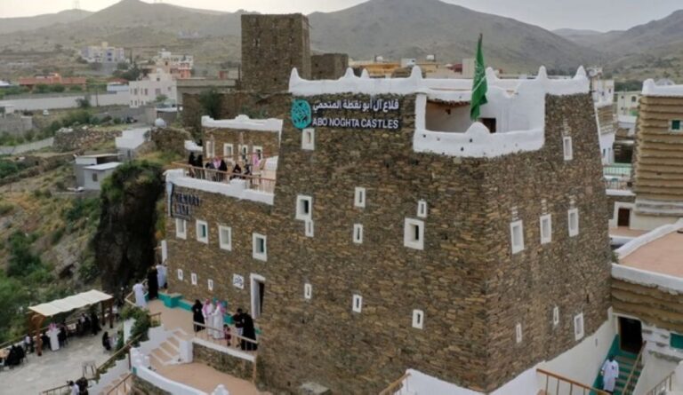 قصور-أبو-نقطة-بعسير.-إطلالات-مبهرة-تروي-قصص-العمارة-الدفاعية