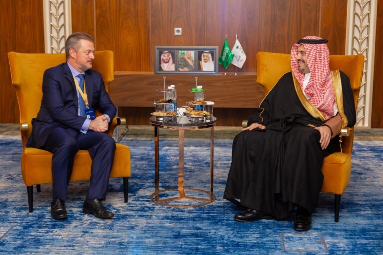 بن-جلوي-يلتقي-رئيس-اللجنة-البارالمبية-الدولية-في-كازاخستان