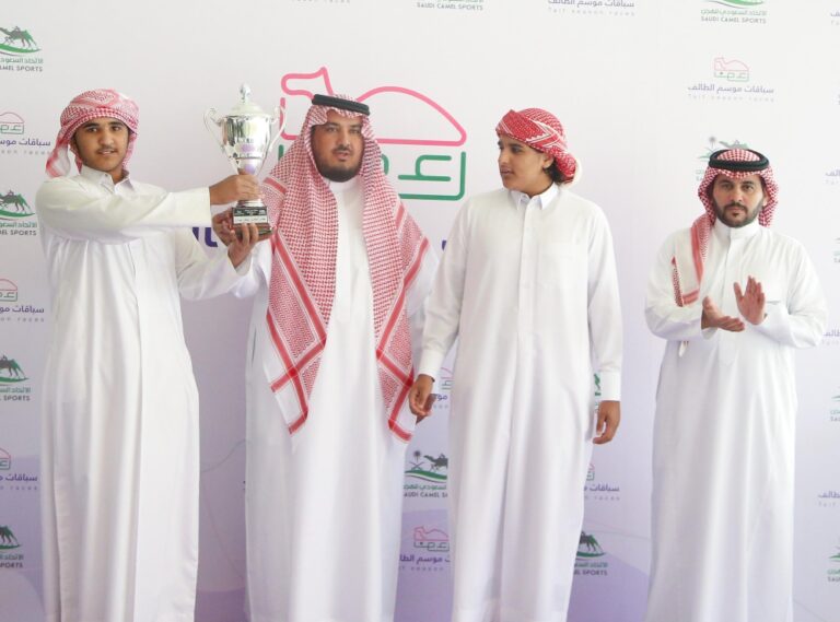 تتويج-الفائزين-في-سباقات-موسم-الطائف-للهجن 