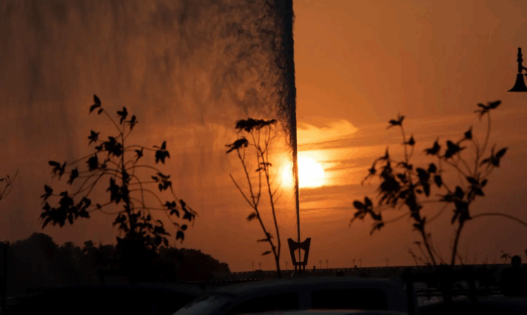نافورة-جدة.-معلم-سياحي-يستقطب-الزوار-والأهالي-بمناظر-ساحرة