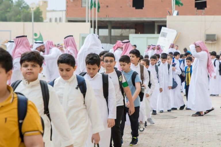 اليوم-الخميس.-الطلاب-يودعون-الإجازة-الصيفية-ويستعدون-للعودة-إلى-المدارس-عاجل