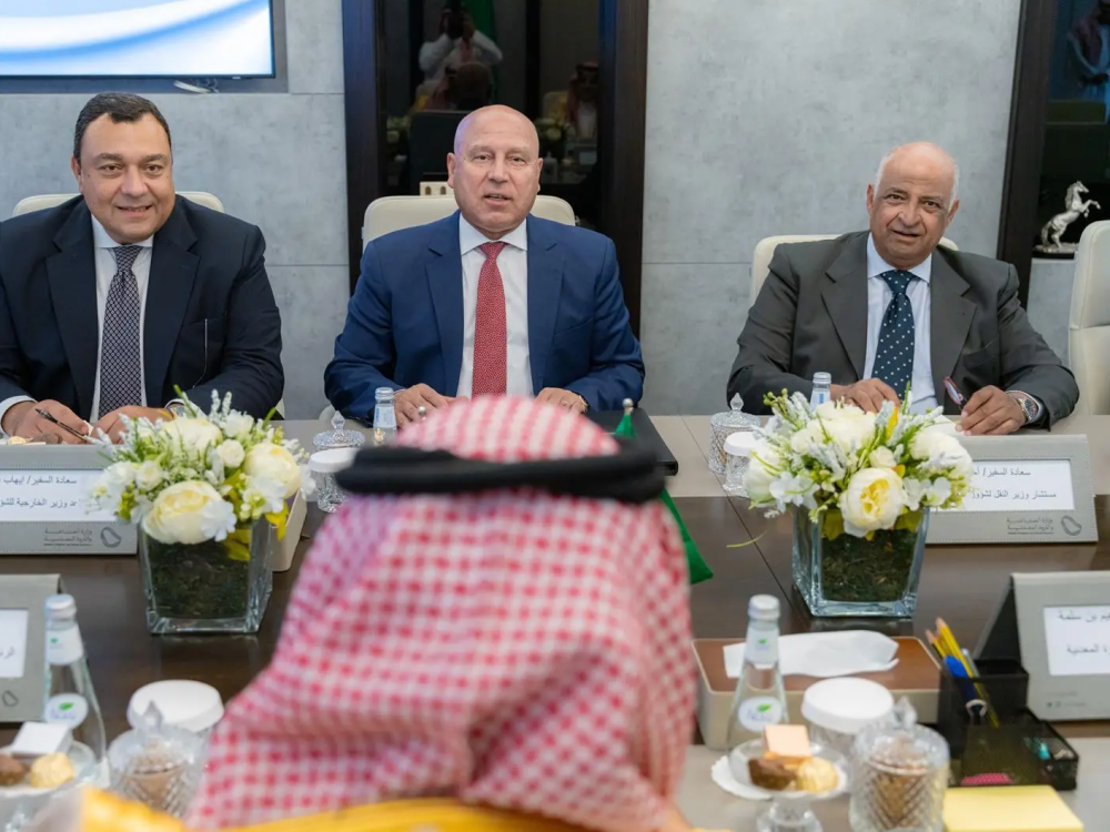 وزير-الصناعة-يبحث-تعزيز-التكامل-الصناعي-مع-نظيره-المصري