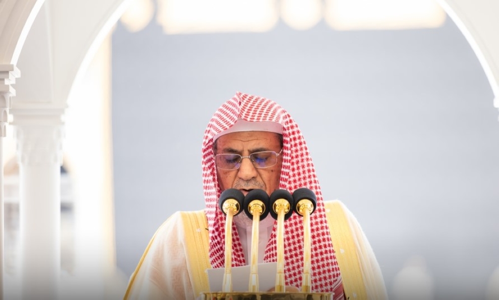 إمام-الحرم-يحذر-من-التنجيم-ويؤكد:-الاستخارة-تجمع-خيري-الدنيا-والآخرة