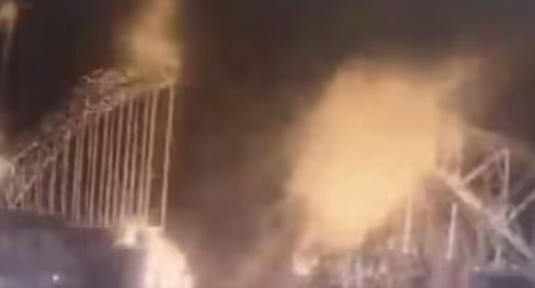 مقتل-12-عاملاً-وفقدان-4-في-انهيار-جسر-على-النهر-الأصفر-بالصين