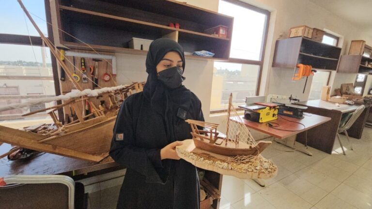 يعززن-التراث-البحري.-لأول-مرة-بالمملكة-4-فتيات-يمتهنّ-صناعة-السفن-في-الشرقية
