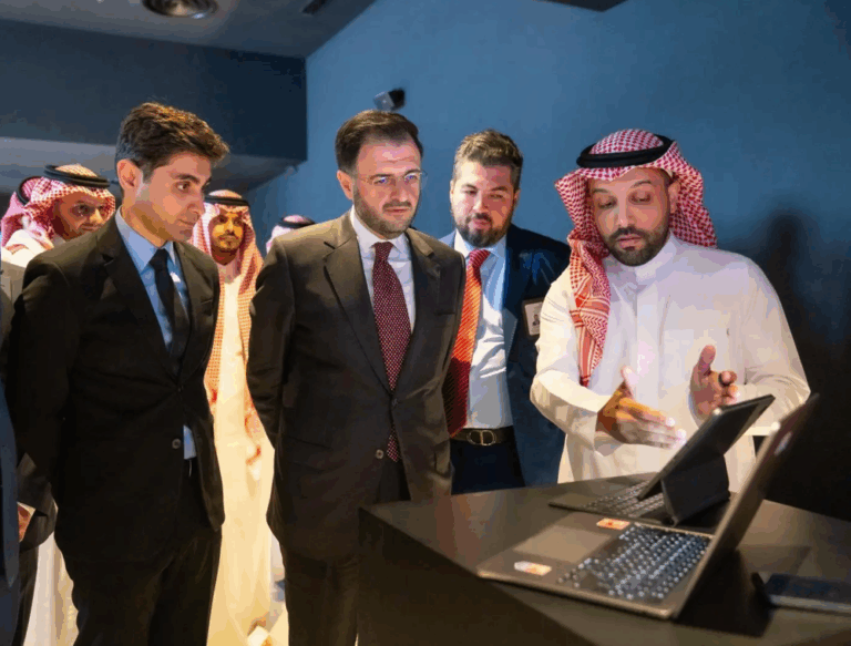 وزير-الاتصالات-السوري-يزور-مركز-“كود”-لتعزيز-الشراكة-الرقمية-مع-المملكة