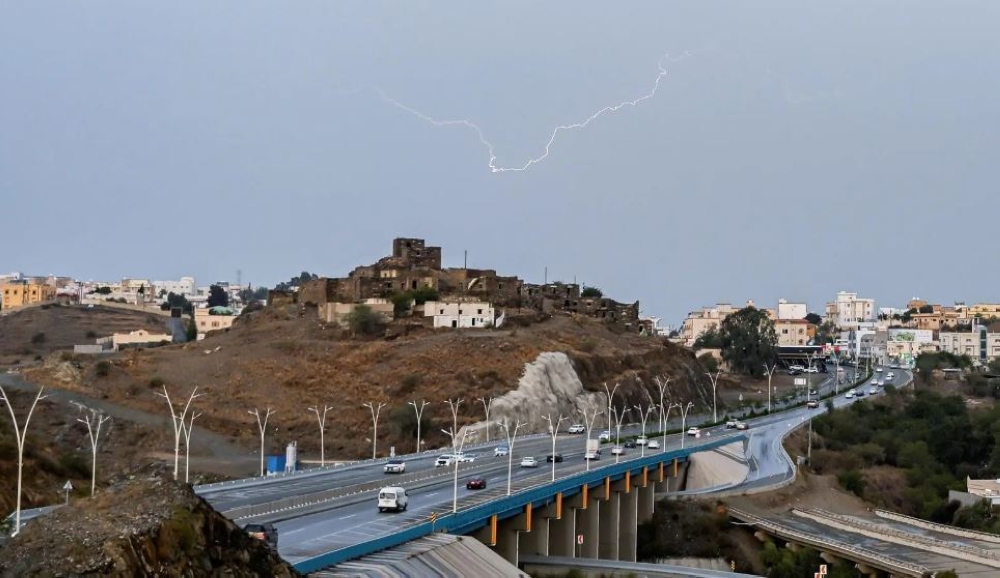 مصحوبة-بصواعق-رعدية.-أمطار-متوسطة-على-منطقتي-الباحة-وجازان